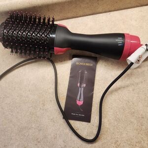 Black and Pink Blower Brush